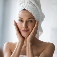 Massagem facial: turbine a rotina de skincare com essas dicas!