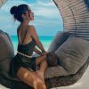Jade Picon faz foto em bangalô pelo luxuoso resort South Ari Atoll, cujas diárias chegam a R$ 9 mil reais