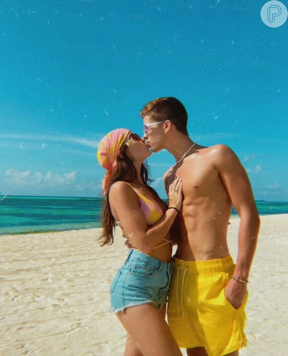 João Guilherme troca beijos com Jade Picon em viagem às Maldivas