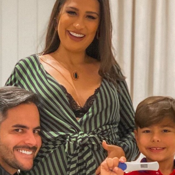 Dupla de Simaria, Simone exibe armário da filha aos 4 meses de gravidez