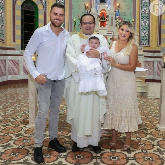 Filha de Zé Neto e Natália Toscano, Angelina é batizada em cerimônia simples