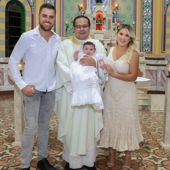 Filha de Zé Neto e Natália Toscano, Angelina é batizada em cerimônia simples