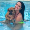 Graciele Lacerda curte piscina e reunião com amigos ao completar 40 anos