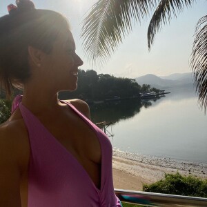 Thais Fersoza curtiu férias em família