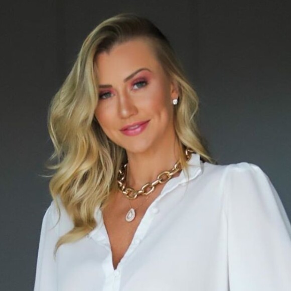 Ana Paula Siebert negou ter feito lipo após nascimento da filha, relatou mudança após maternidade e aceitação das pessoas pela relação com o marido, Roberto Justus