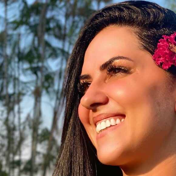 Graciele Lacerda explica motivo pelo qual Zezé Di Camargo entrou de bermuda em piscina