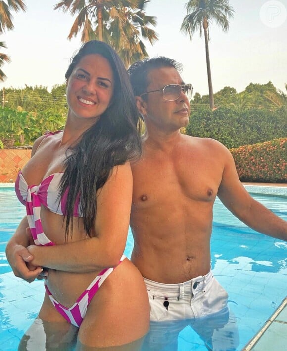 Zezé Di Camargo em piscina com Graciele Lacerda chama atenção de seguidores na web