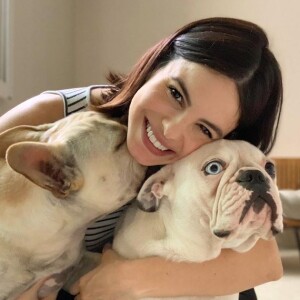 Sthefany Brito é mãe dos pets London e Montalcino, da raça Bulldog Francês