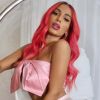 Anitta estrela ensaio com moda pink