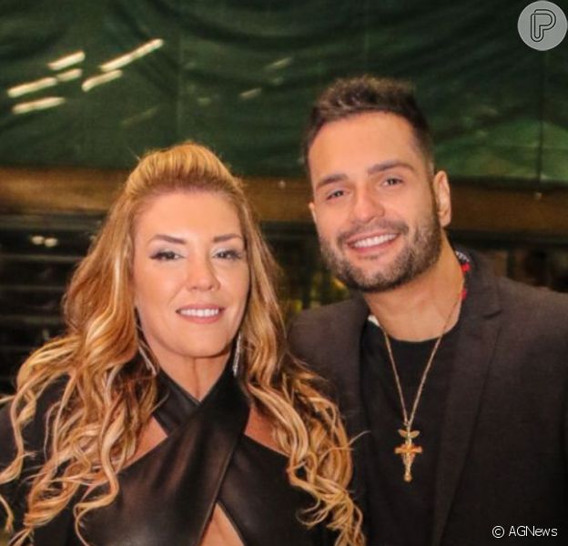 Simony e o cantor Felipe Rodriguez estão noivos após 5 meses de relação