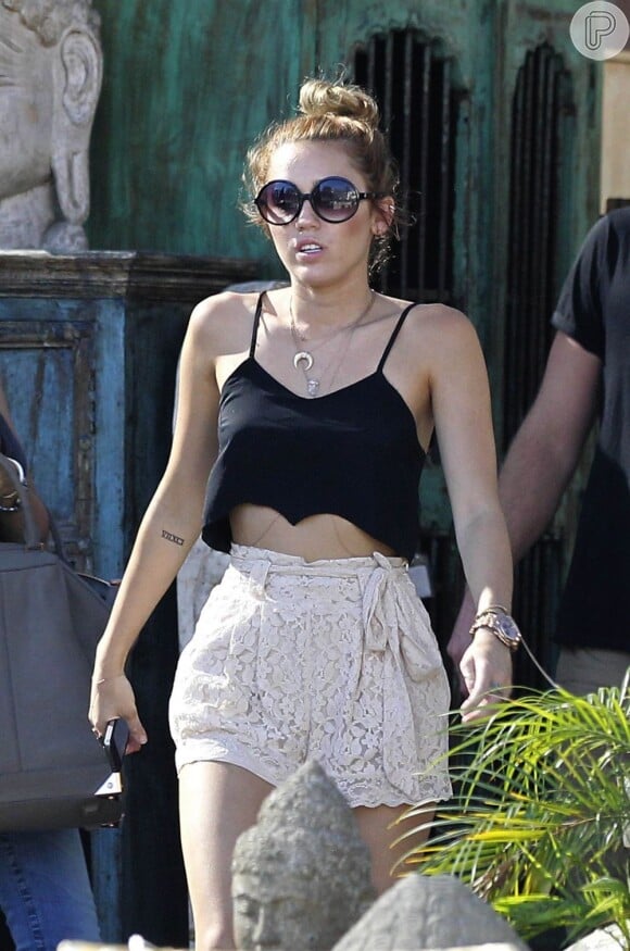 Miley Cyrus adora uma barriguinha de fora