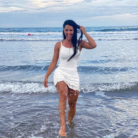 Graciele Lacerda manda recado em foto de biquíni