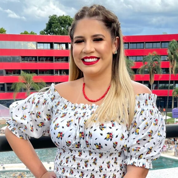 Marília Mendonça aposta em look romântico para show, em 07 de novembro de 2020