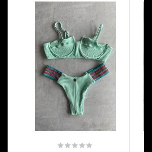 O biquíni de Larissa Manoela custa R$ 240