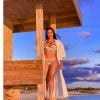 Dupla de Simone, Simaria renova o bronze com topless em Ibiza, na Espanha