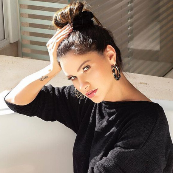 Andressa Suita ouve funk se diverte e se diverte com reação de personal: 'Tá mudada'