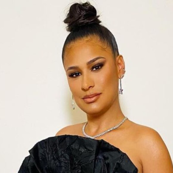 Na gravidez, Simone investe em look estiloso