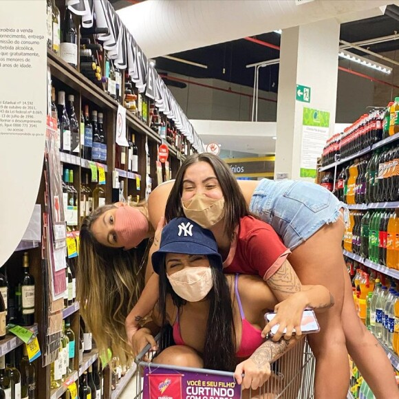 Flayslane, Bianca Andrade e Mari Gonzalez se divertiram juntas em viagem