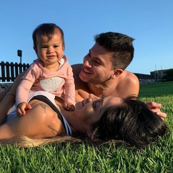 Mayra Cardi comenta rumor sobre possível volta com ex-marido Arthur Aguiar