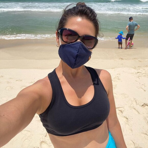 Corpo de Thais Fersoza chama atenção em look de academia