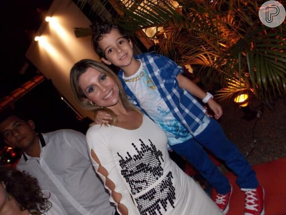 Flávia Alessandra também foi mega elogiada pelo ator. Na festa de estreia de 'Salve Jorge', em outubro de 2012, Felipe posou ao lado da atriz e legendou: '@EuFlaviaAle Nossa foto na festa!!! Estava L-I-N-D-A...'