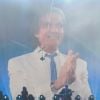 Juanes homenageou Roberto Carlos ao cantar a música 'El Gato Que Está Triste Y Azul'