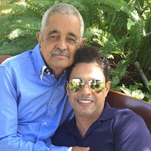 Zezé Di Camargo publicou mensagem lamentando a morte do pai, Francisco