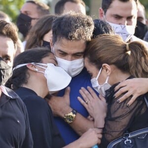 Zezé Di Camargo lamenta morte do pai: 'Me perdoe pelo egoísmo de insistir que fique aqui, mas meu amor é tão grande, que me tira a sensatez, a lucidez e o entendimento, que a vida é assim'