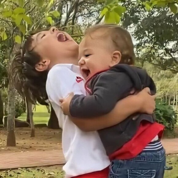 Filho de Patricia Abravanel, Pedro, 6 anos, tem ótima relação com o irmão caçula, Senor, de 1