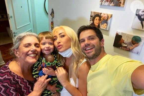 Filha de Sabrina Sato, Zoe se irrita com choro de boneca e diverte mãe com reação. Vídeo!