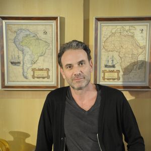 Marco Ricca estreou na TV na novela 'Renascer' (1993), participou de 'Éramos Seis' (1994) e 'O Astro' (2011, foto)