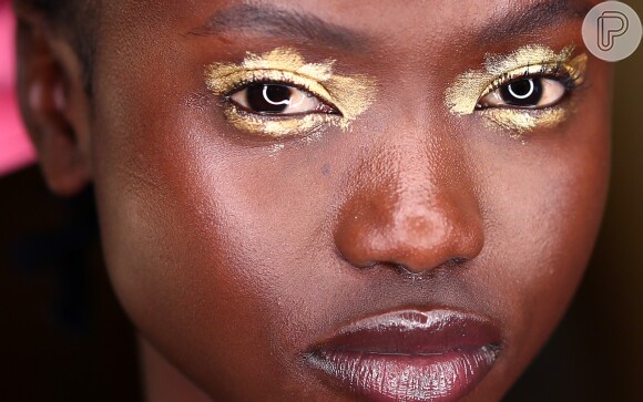 Maquiagem com brilho no ano novo: inspire-se nessas trends!