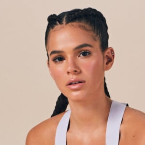 Neon fitness: Bruna Marquezine aposta em look trendy para se exercitar. Veja!