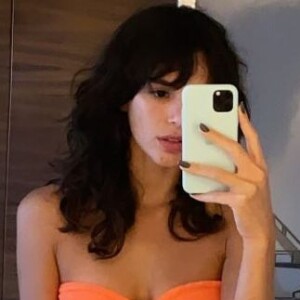 'A Bruna Marquezine é a mais nova cacheada na área!', comemorou Tiago Parente 