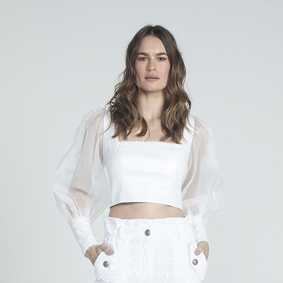 Veja detalhes da blusa usada por Rafaella Santos