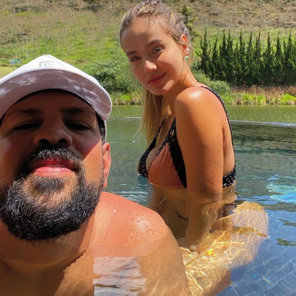 Biah Rodrigues celebra um ano de casada com cantor Sorocaba