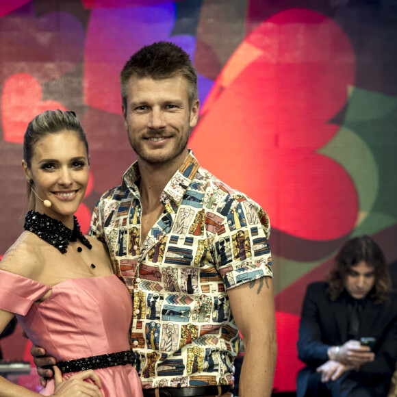 Fernanda Lima e Rodrigo Hilbert exibem foto com filhos no Natal