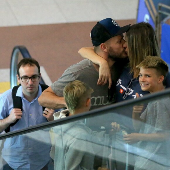 Foto de Fernanda Lima e Rodrigo Hilbert com filhos no Natal encanta a web