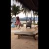 Vídeo: Manu Gavassi filma Bruna Marquezine decorando ilha e elogia look da amiga