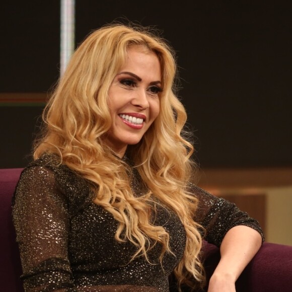 Joelma brincou consigo mesma sobre tempo sem beijo na boca: 'Recorde!'