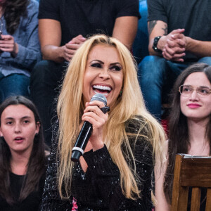 Joelma contou que não beija há 3 anos