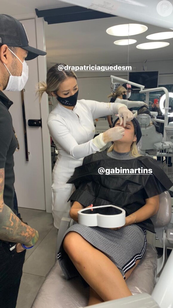 Gabi Martins passou por um retoque no nariz, na região do osso zigomático, maçã do rosto, queixo e botox na frontal da testa