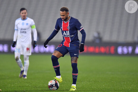 Neymar marcou penâlti e garantiu a vitória do Paris Saint-Germain em final da Supercopa