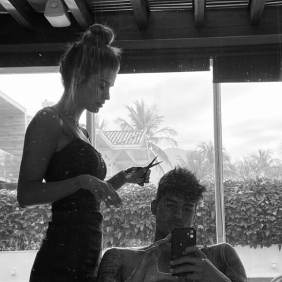 Yasmin Brunet bancou a cabeleireira do namorado, Gabriel Medina