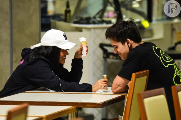 Ex-BBB Flay namora o modelo Pedro Maia