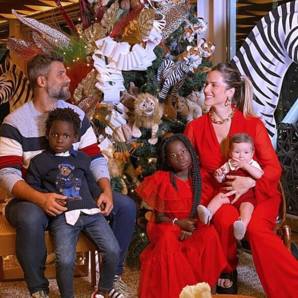 Bruno Gagliasso faz foto com a filha, Títi