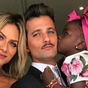 Giovanna Ewbank tieta foto de Títi e Bruno Gagliasso