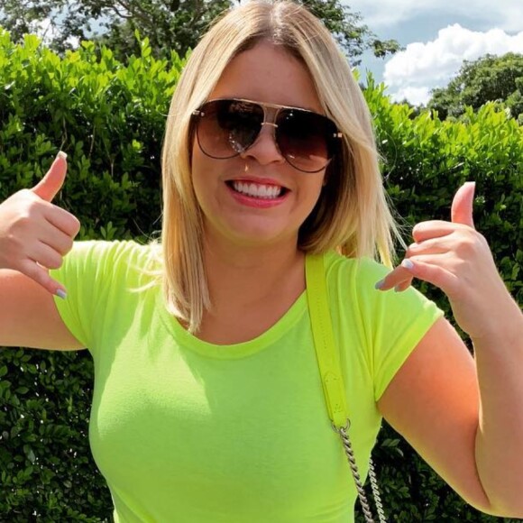 Marília Mendonça canta nova música em vídeo e valoriza corpo em vestido justo
