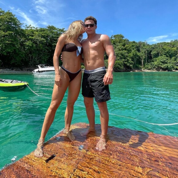Thyane Dantas exibe corpo sarado em foto de biquíni com Wesley Safadão