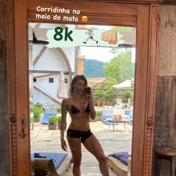 Grazi Massafera exibe corpo em forma após corrida de 8km